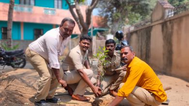 Photo of காவல் துணை கண்காணிப்பாளர் அலுவலக வளாகத்தில் மரக்கன்றுகளை நட்டனர்