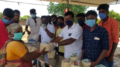 Photo of மோரை புதிய கன்னியம்மா நகரில் d-block இளைஞரணி சார்பில் சுமார் 500 க்கும் மேற்பட்டவர்களுக்கு முறை ஊராட்சி மன்ற தலைவர் திவாகரன் வழங்கினார்